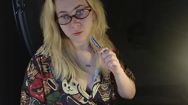 Riley Roo online show from March 3, 5:19 pm