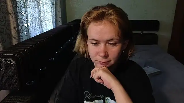 Snapshot of Riley_Roo chatting on July 7, 6:47 am Riley Roo online show from July 7, 6:47 am