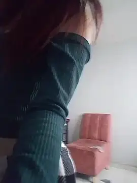 Snapshot of SuzzyyM chatting on February 13, 10:17 pm SuzzyyM online show from February 13, 10:17 pm