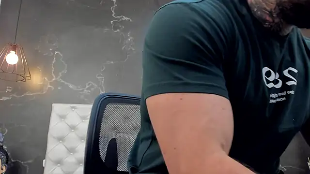 Snapshot of BruceDallas chatting on December 11, 1:47 am BruceDallas online show from December 11, 1:47 am