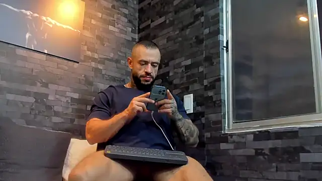 Snapshot of BruceDallas chatting on September 19, 11:16 pm BruceDallas online show from September 19, 11:16 pm