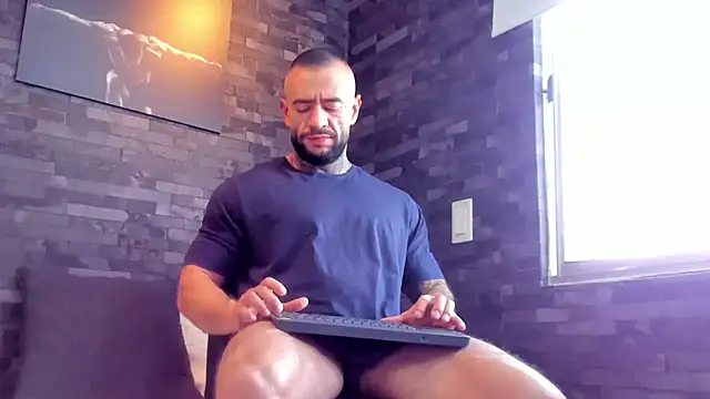 Snapshot of BruceDallas chatting on September 20, 5:58 pm BruceDallas online show from September 20, 5:58 pm