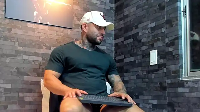 BruceDallas online show from February 3, 2:53 am