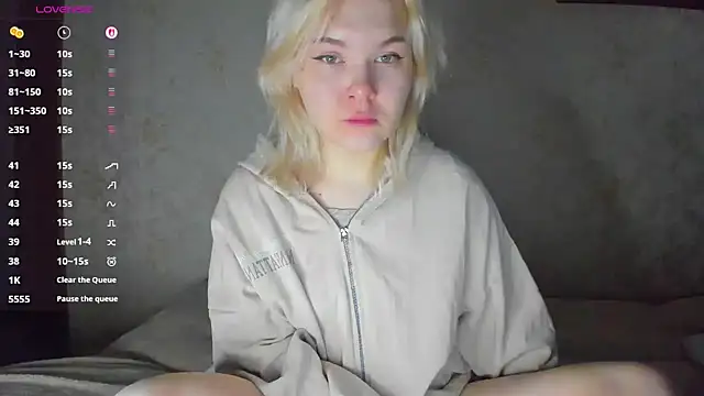 Snapshot of Dopaminegirl chatting on March 2, 8:26 pm Dopaminegirl online show from March 2, 8:26 pm