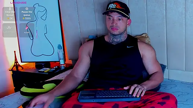 Stiven collins online show from May 15, 9:11 pm