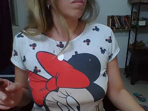 Snapshot of charlott_ponce chatting on June 17, 1:52 am charlott ponce online show from June 17, 1:52 am