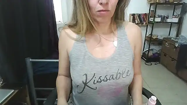 Snapshot of charlott_ponce chatting on July 9, 6:45 pm charlott ponce online show from July 9, 6:45 pm