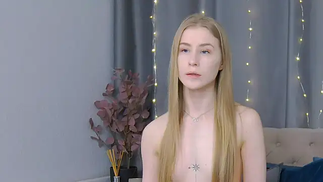 Snapshot of VioletiSwone chatting on January 26, 12:33 pm VioletiSwone online show from January 26, 12:33 pm