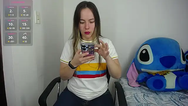 Snapshot of LauraSofia_Cam chatting on June 24, 10:36 am LauraSofia Cam online show from June 24, 10:36 am