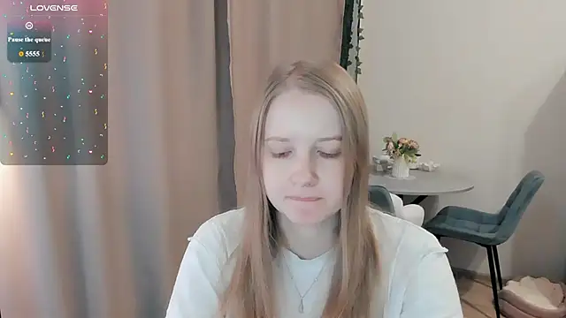 Snapshot of Alyaley chatting on July 12, 9:11 am Alyaley online show from July 12, 9:11 am