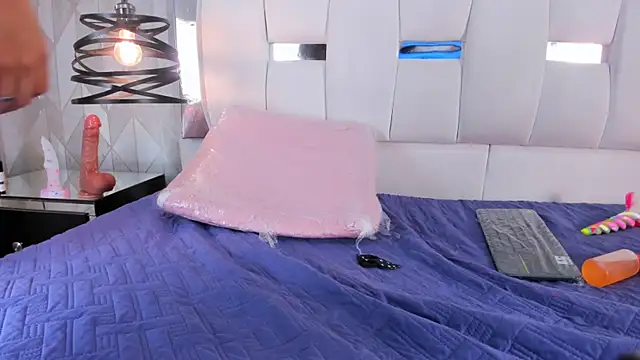 Snapshot of RileyThompson1 chatting on March 15, 9:19 am RileyThompson1 online show from March 15, 9:19 am