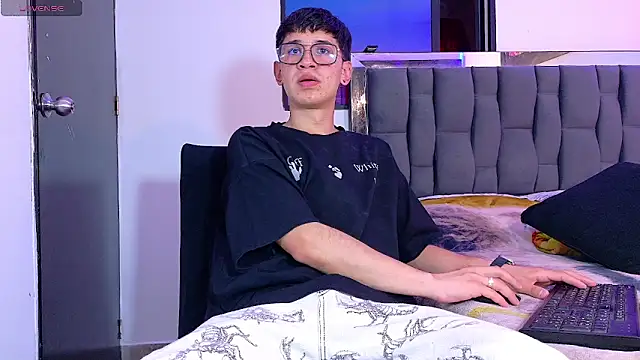 Mr daren  online show from June 19, 7:28 pm