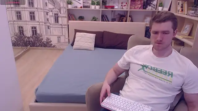 Snapshot of EthanPinkman chatting on March 19, 6:24 am EthanPinkman online show from March 19, 6:24 am