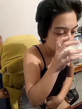 Snapshot of littlemelii chatting on July 3, 4:02 pm littlemelii online show from July 3, 4:02 pm