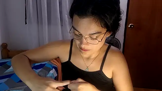 Snapshot of littlemelii chatting on July 17, 10:25 pm littlemelii online show from July 17, 10:25 pm