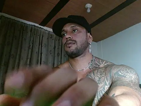 Snapshot of manolofitt chatting on May 16, 6:39 pm manolofitt online show from May 16, 6:39 pm
