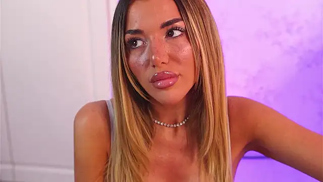 ClaraHazel online show from November 19, 4:01 am