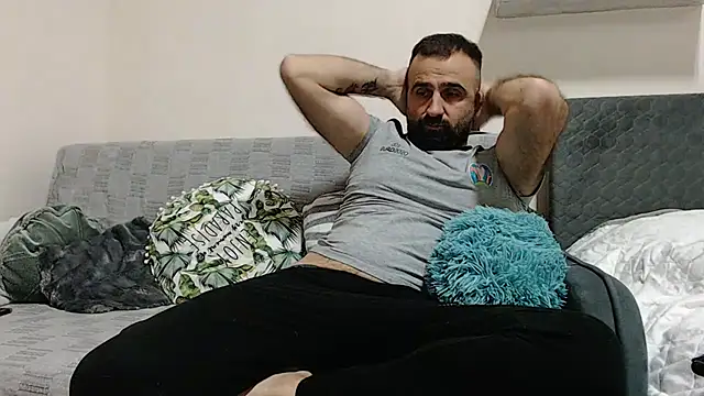 Snapshot of ivat80 chatting on December 14, 5:47 pm ivat80 online show from December 14, 5:47 pm