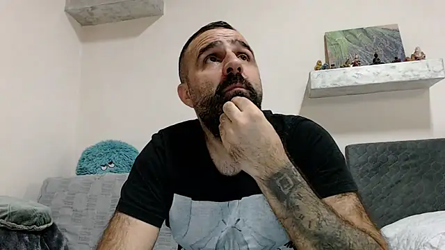 Snapshot of ivat80 chatting on December 15, 4:59 pm ivat80 online show from December 15, 4:59 pm