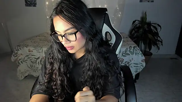 Riana Kean online show from November 12, 2:01 am