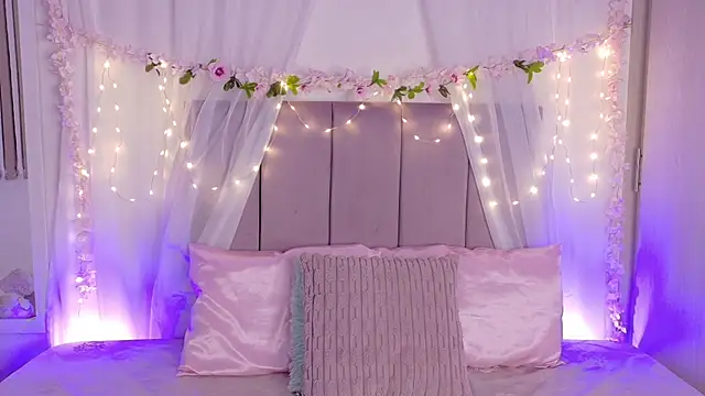 Julie Bennet online show from March 1, 2:57 am