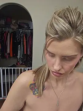 Snapshot of ellieconradxo chatting on May 14, 3:08 pm ellieconradxo online show from May 14, 3:08 pm