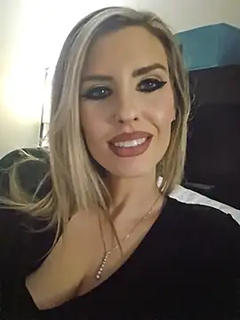 Snapshot of ellieconradxo chatting on May 16, 3:03 am ellieconradxo online show from May 16, 3:03 am