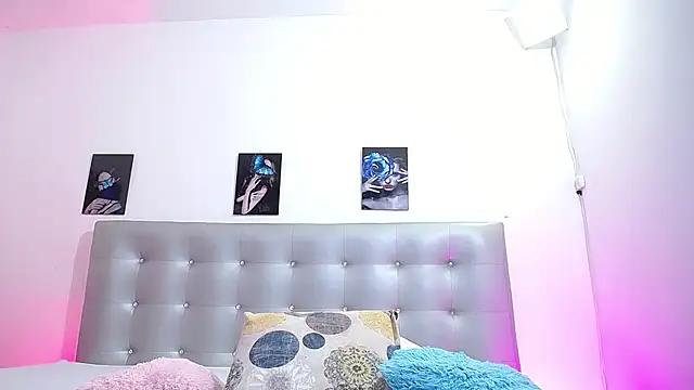 Snapshot of horny-juliette chatting on April 30, 1:17 pm horny-juliette online show from April 30, 1:17 pm