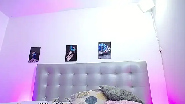 Snapshot of horny-juliette chatting on June 2, 1:13 pm horny-juliette online show from June 2, 1:13 pm