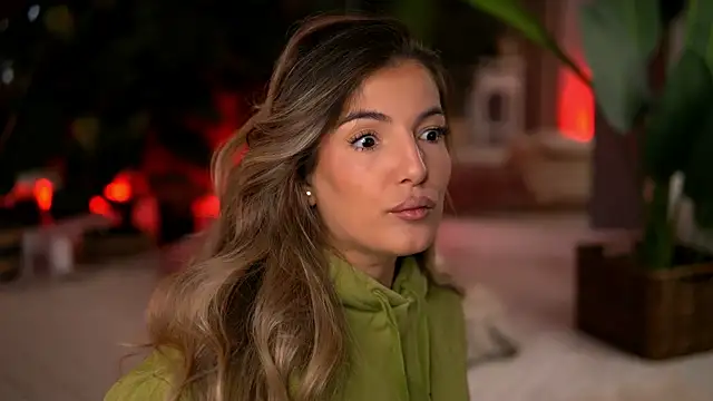 KellyMathews online show from December 22, 3:03 am