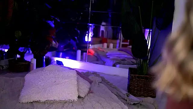 KellyMathews online show from February 19, 3:02 am