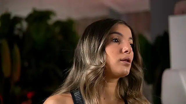 KellyMathews online show from March 19, 3:10 am