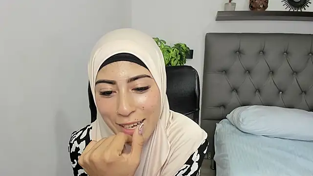 Snapshot of chaymae_nah_ chatting on February 10, 7:38 pm chaymae nah online show from February 10, 7:38 pm