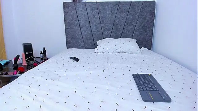 bella-black online show from October 27, 11:20 pm