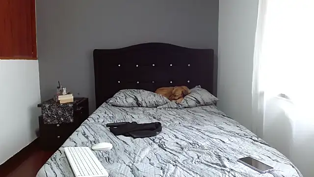 Snapshot of Emilia_1995 chatting on February 13, 12:43 pm Emilia 1995 online show from February 13, 12:43 pm