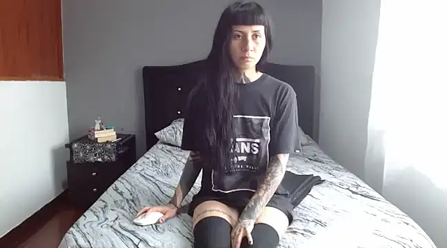 Snapshot of Emilia_1995 chatting on February 16, 5:04 pm Emilia 1995 online show from February 16, 5:04 pm