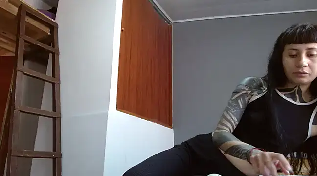 Snapshot of Emilia_1995 chatting on March 10, 12:37 pm Emilia 1995 online show from March 10, 12:37 pm