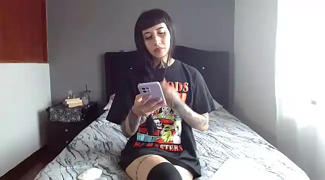 Snapshot of Emilia_1995 chatting on March 14, 3:47 pm Emilia 1995 online show from March 14, 3:47 pm