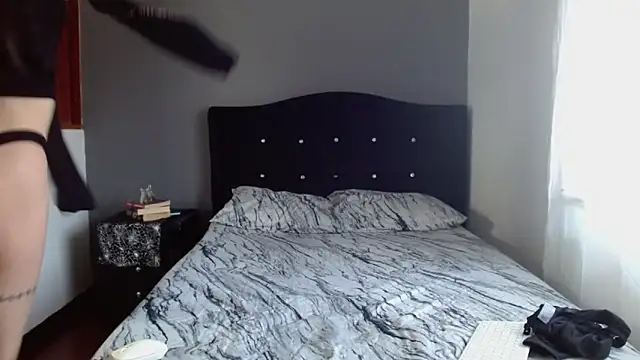 Snapshot of Emilia_1995 chatting on October 2, 12:34 pm Emilia 1995 online show from October 2, 12:34 pm