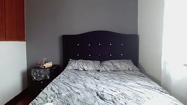 Snapshot of Emilia_1995 chatting on October 7, 6:38 pm Emilia 1995 online show from October 7, 6:38 pm