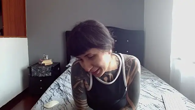 Snapshot of Emilia_1995 chatting on November 10, 2:16 pm Emilia 1995 online show from November 10, 2:16 pm