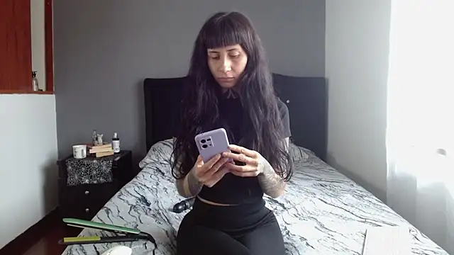 Snapshot of Emilia_1995 chatting on November 19, 4:51 pm Emilia 1995 online show from November 19, 4:51 pm