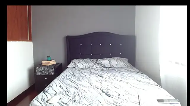 Snapshot of Emilia_1995 chatting on February 14, 3:53 pm Emilia 1995 online show from February 14, 3:53 pm