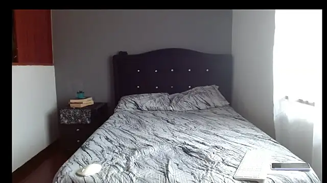 Snapshot of Emilia_1995 chatting on February 24, 6:39 pm Emilia 1995 online show from February 24, 6:39 pm