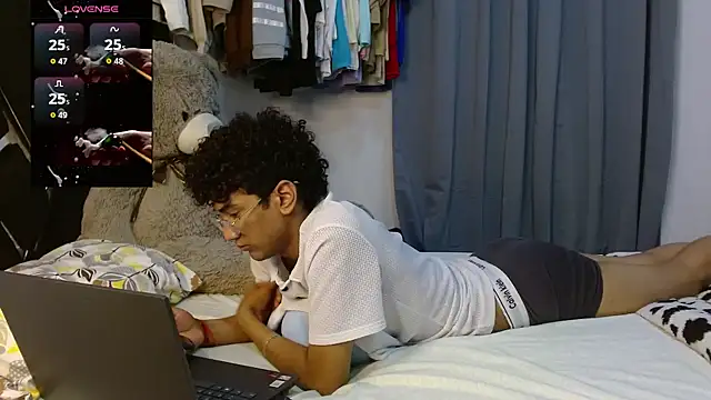 harrytwink18 online show from April 8, 2:33 am