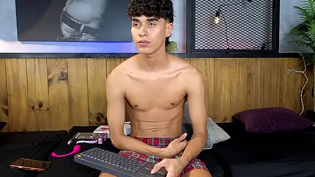 andrewortix online show from March 7, 4:20 am