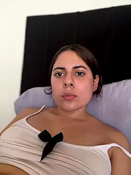 little isabela1 online show from December 22, 3:20 pm