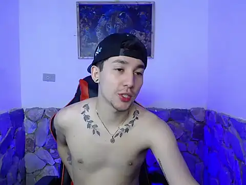 Snapshot of SebasstianGrand chatting on November 14, 2:38 pm SebasstianGrand online show from November 14, 2:38 pm