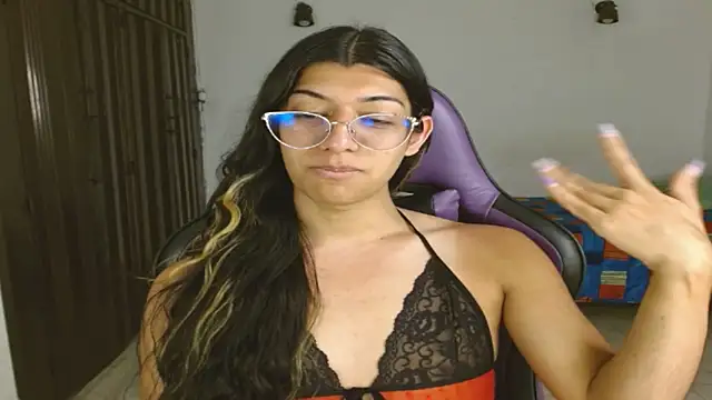 engielphoenis14 online show from October 21, 9:26 pm