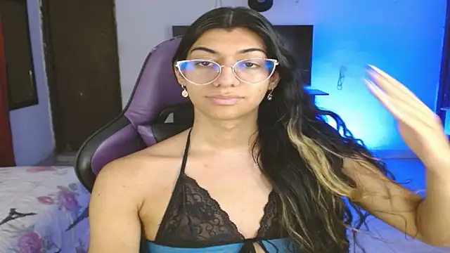 engielphoenis14 online show from December 4, 9:01 pm